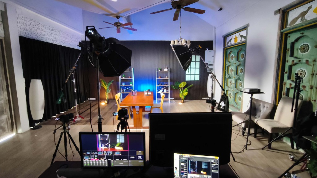 Ananas Video Studio Background